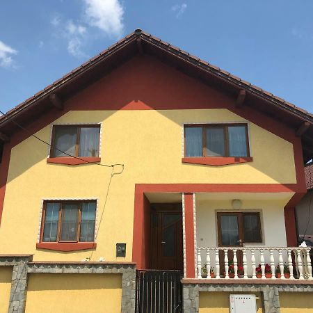 Отель Casa Flori Кэлимэнешти Экстерьер фото