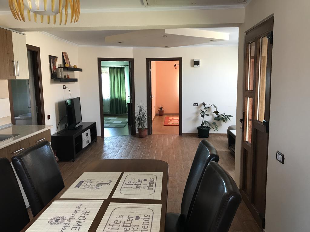Отель Casa Flori Кэлимэнешти Экстерьер фото
