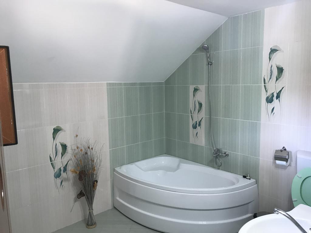 Отель Casa Flori Кэлимэнешти Экстерьер фото