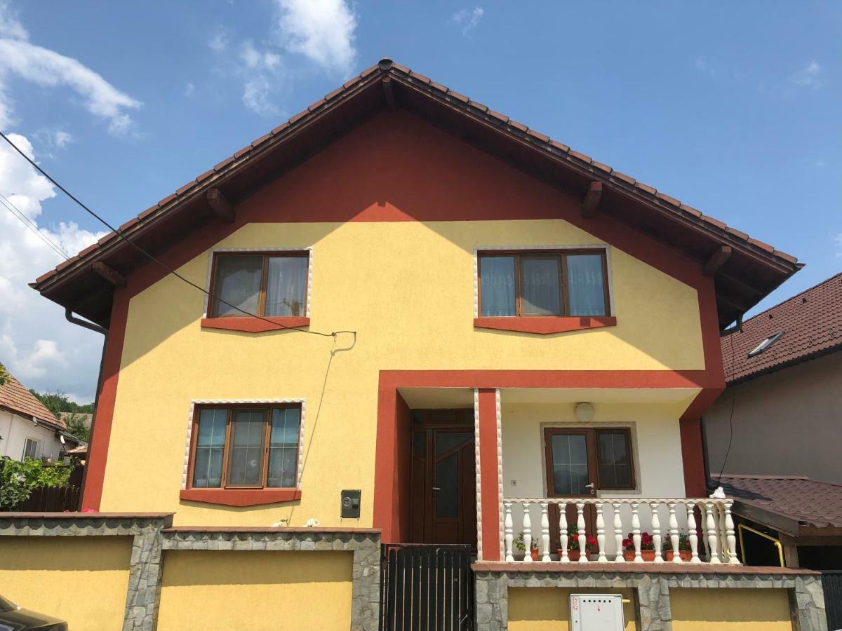 Отель Casa Flori Кэлимэнешти Экстерьер фото